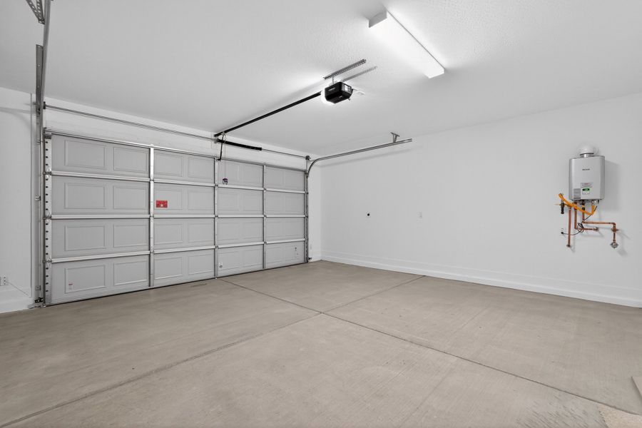 Spacious, unfurnished interior of a new home in Parkside, Avondale (Image 25).