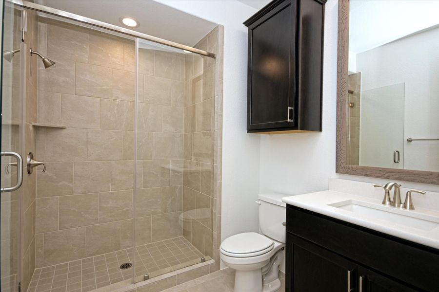 Representative furnished interior of a home built from the Ingram II by Giddens Homes in Whispering Wind, Bertram (Image 16).