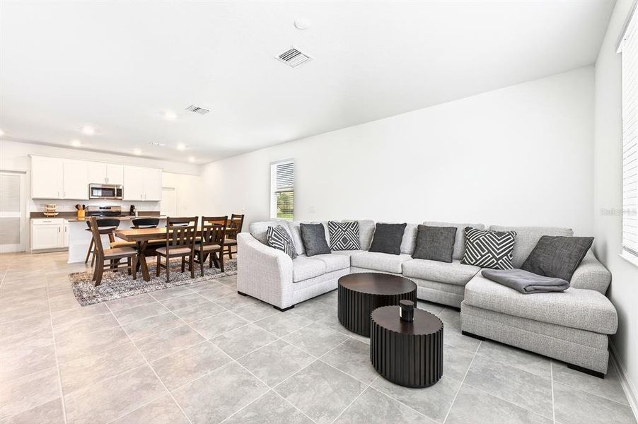 Furnished interior view inside a new home in Tohoqua, Kissimmee (Image 11).
