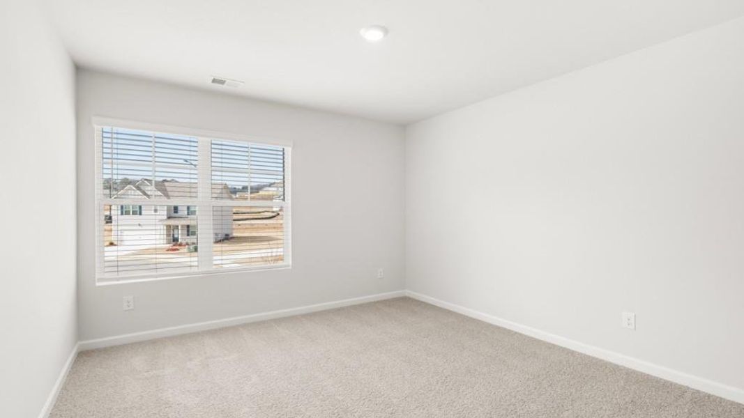 Spacious, unfurnished interior of a new home in Thompson Ridge, Dallas (Image 17).