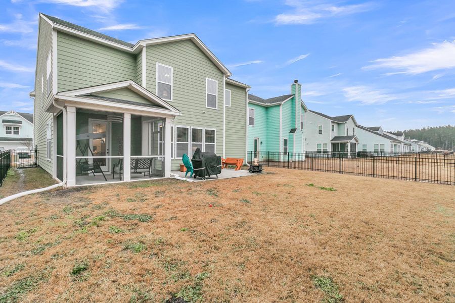 Exterior details and patio area of a home in Homecoming, Ravenel (Image 27).