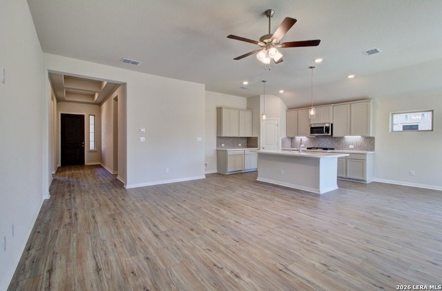 Spacious, unfurnished interior of a new home in Veramendi, New Braunfels (Image 24).
