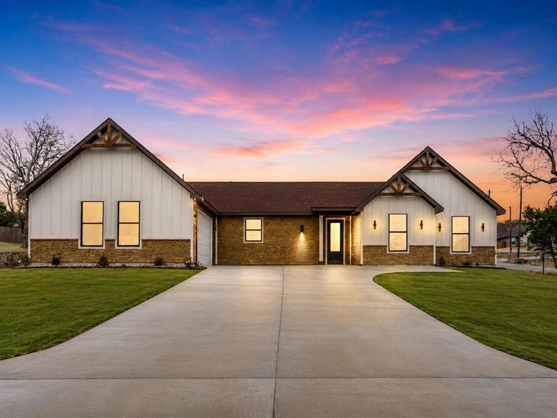 Front exterior of a new home in , Granbury, TX, highlighting curb appeal (Image 1). Front exterior of a new home in , Granbury, TX, highlighting curb appeal (Image 1).