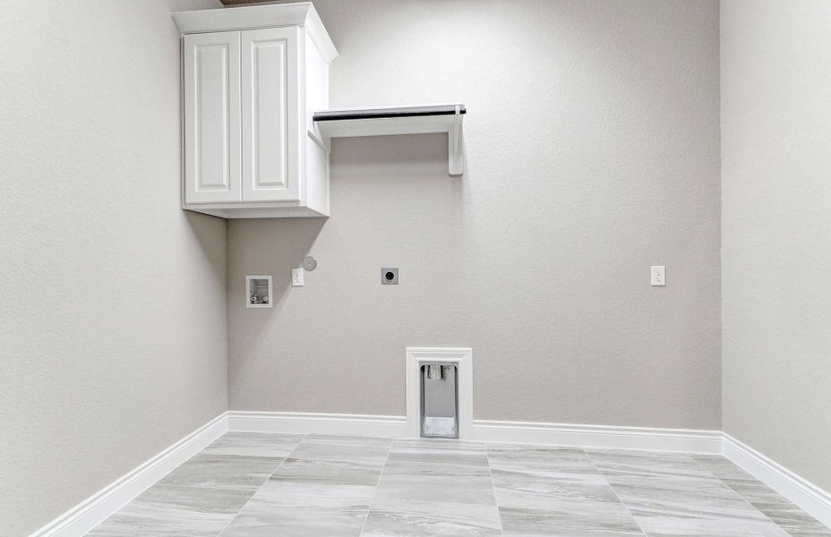 Spacious, unfurnished interior of a new home in Bridgeland 60′, Cypress (Image 25).