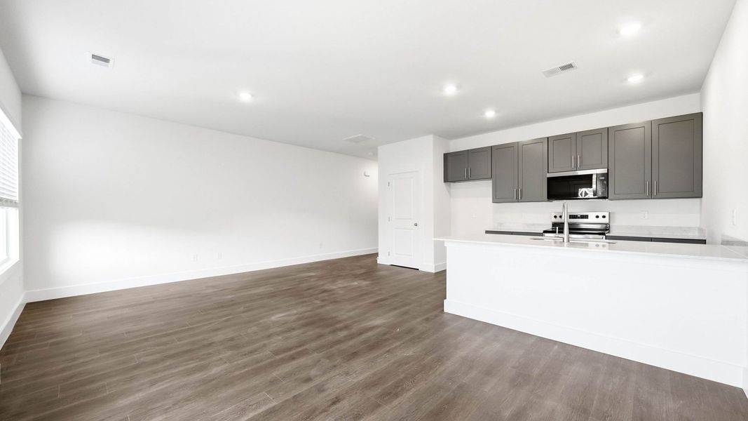 Spacious, unfurnished interior of a new home in The Arbor Townhomes, Kingsport (Image 25).