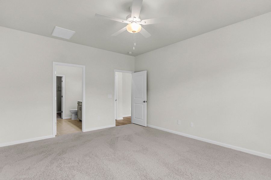 Spacious, unfurnished interior of a new home in Fairway Woods at Wyboo, Manning (Image 33).
