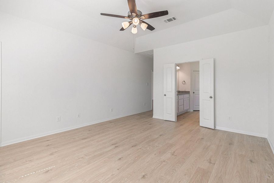 Spacious, unfurnished interior of a new home in Columbia Lakes, West Columbia (Image 21).