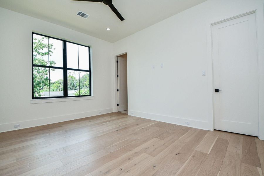 Spacious, unfurnished interior of a new home in , Houston (Image 23).