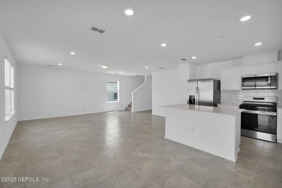 Spacious, unfurnished interior of a new home in Wells Landing, Jacksonville (Image 12).