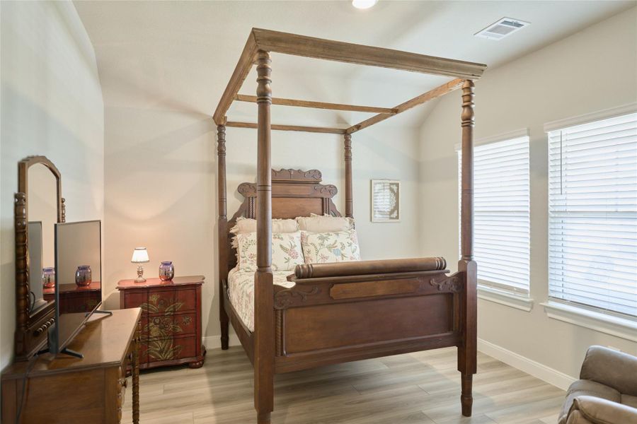 Office... currently used as guest room. Office... currently used as guest room.