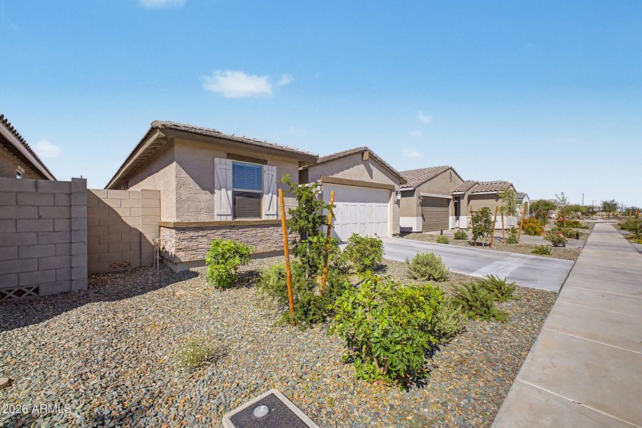 06 - Desert Hollow 16014 06 - Desert Hollow 16014