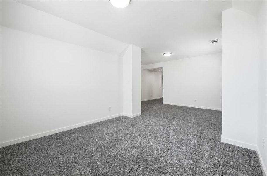 Spacious, unfurnished interior of a new home in Wildridge, Oak Point (Image 25).