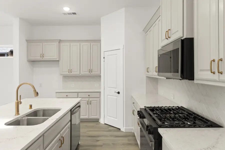 Furnished interior view inside a new home in Willow Grove, Melissa (Image 9).