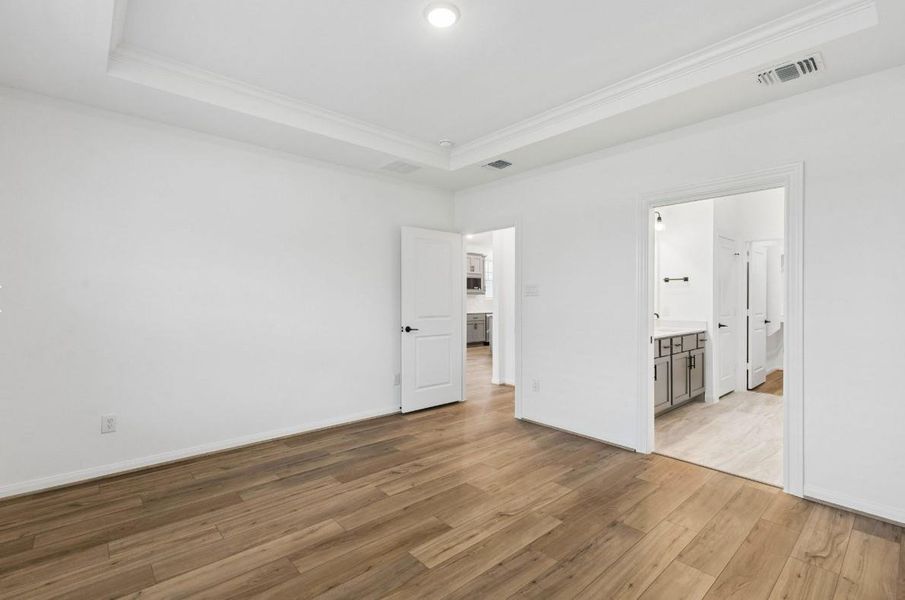 Spacious, unfurnished interior of a new home in Del Webb in Chambers Creek, Willis (Image 20).