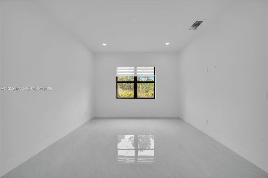 Spacious, unfurnished interior of a new home in , Lehigh Acres (Image 36).