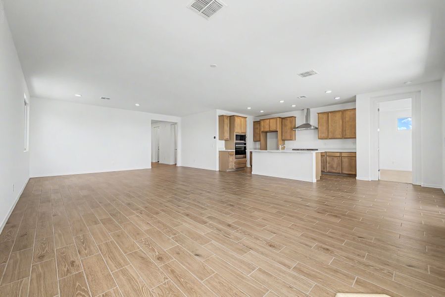 Spacious, unfurnished interior of a new home in Landmarke, San Tan Valley (Image 7).