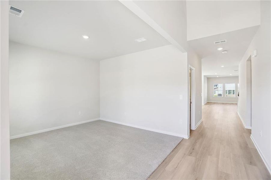 Spacious, unfurnished interior of a new home in Westmont Preserve, Powder Springs (Image 22).