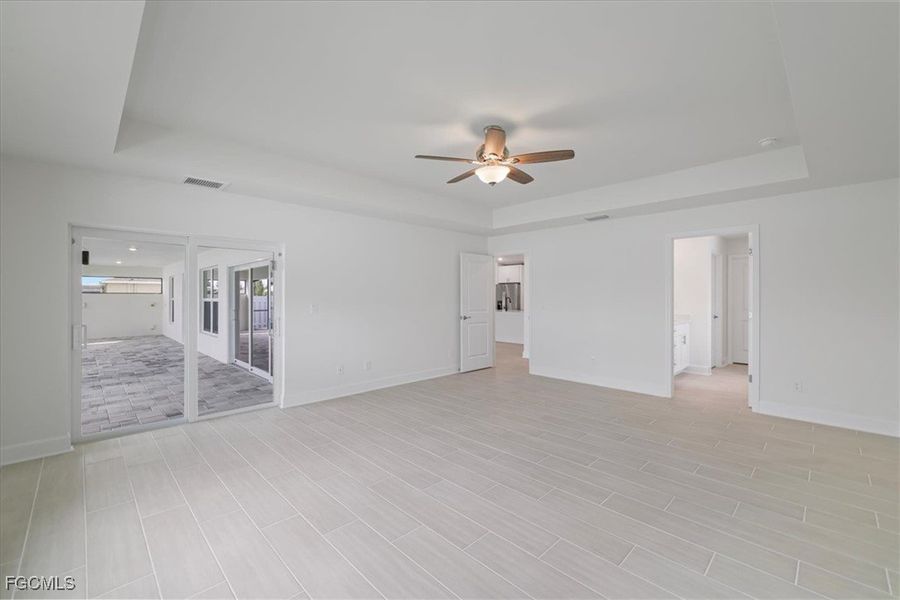 Spacious, unfurnished interior of a new home in Cape Coral, Cape Coral (Image 24).