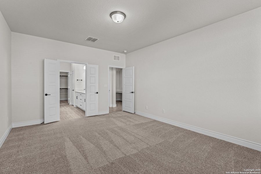 Spacious, unfurnished interior of a new home in Davis Ranch, San Antonio (Image 14). Spacious, unfurnished interior of a new home in Davis Ranch, San Antonio (Image 14).