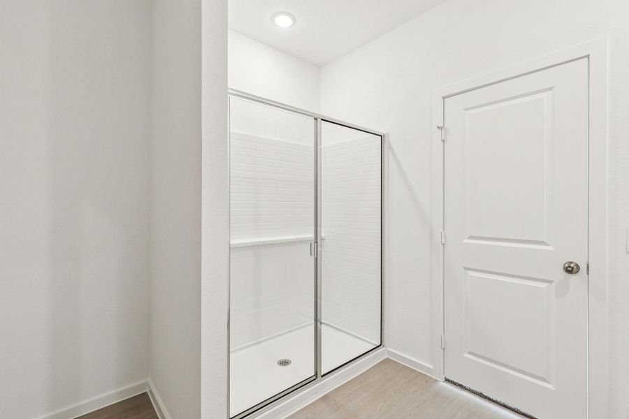 Spacious, unfurnished interior of a new home in River Ranch, Dayton (Image 23).