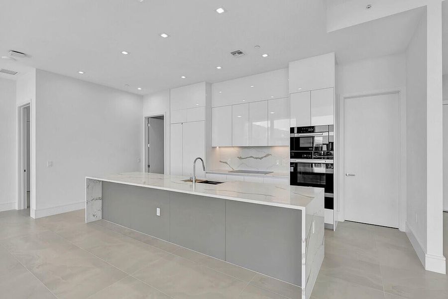 Nautilus 2411 Kitchen