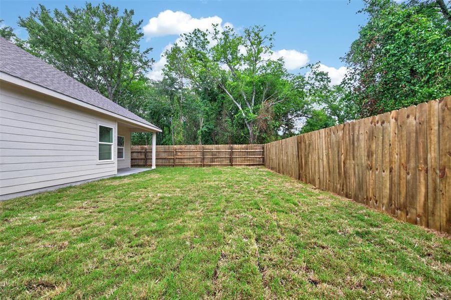 Exterior details and patio area of a home in , Mabank (Image 16).