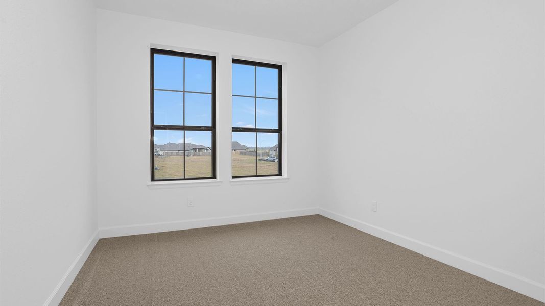 Spacious, unfurnished interior of a new home in Valencia, Manvel (Image 9).