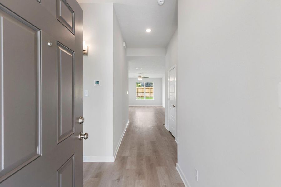 Spacious, unfurnished interior of a new home in , Huntsville (Image 30).