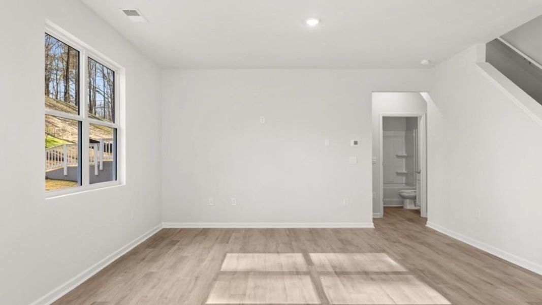 Spacious, unfurnished interior of a new home in Oconee Overlook, Gainesville (Image 25).