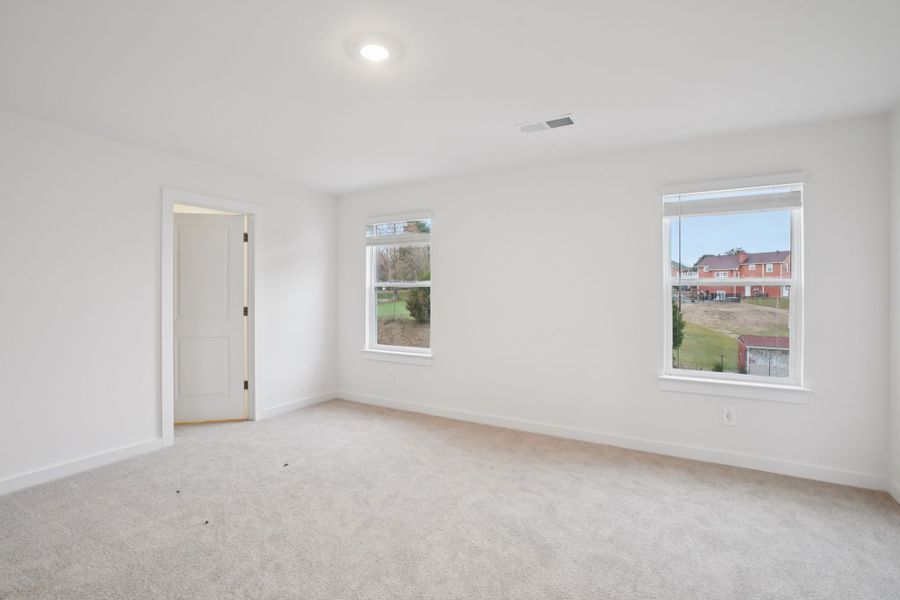 Spacious, unfurnished interior of a new home in River Ridge, Clarksville (Image 12).
