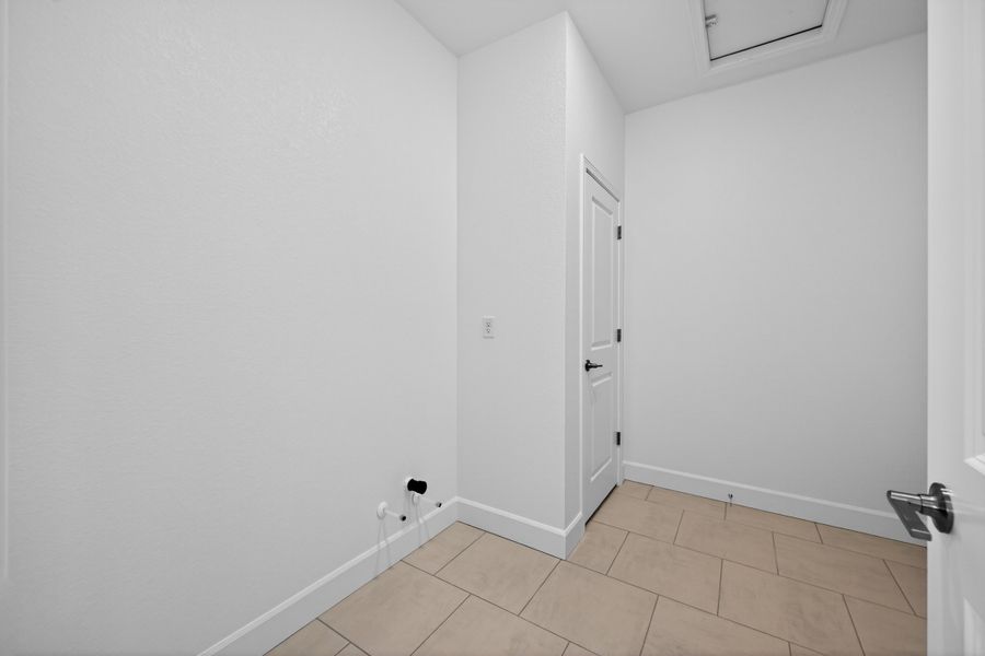 Spacious, unfurnished interior of a new home in Macanta, Castle Rock (Image 27). Spacious, unfurnished interior of a new home in Macanta, Castle Rock (Image 27).
