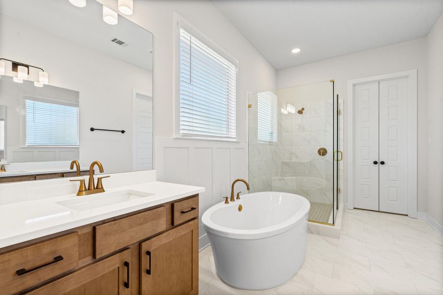 Furnished interior view inside a new home in Lockwood, Collierville (Image 10).