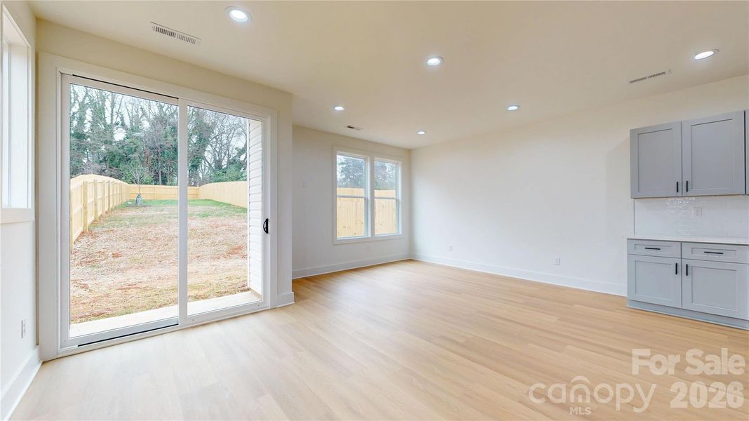 Spacious, unfurnished interior of a new home in , Charlotte (Image 10).