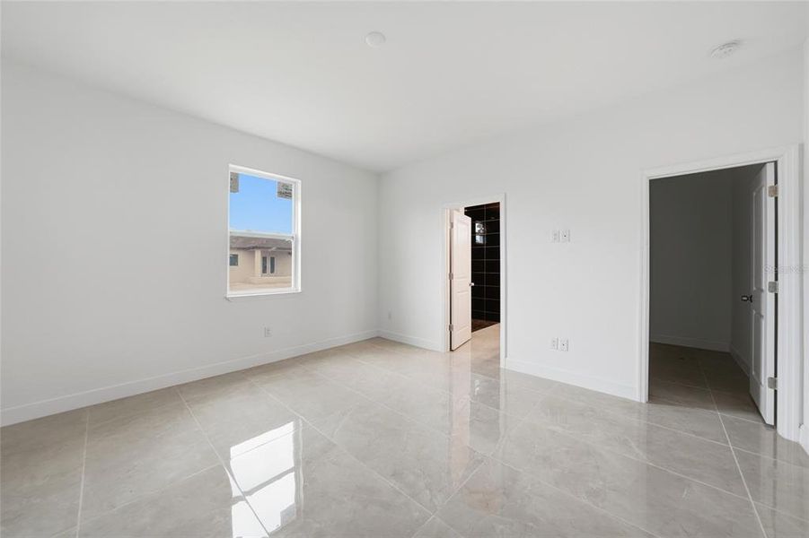 Spacious, unfurnished interior of a new home in , Port Charlotte (Image 36).