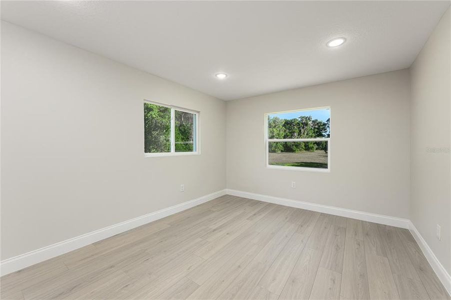 Spacious, unfurnished interior of a new home in , Deland (Image 15).