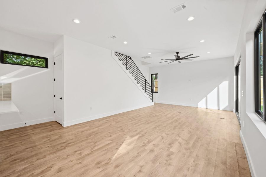 Spacious living room