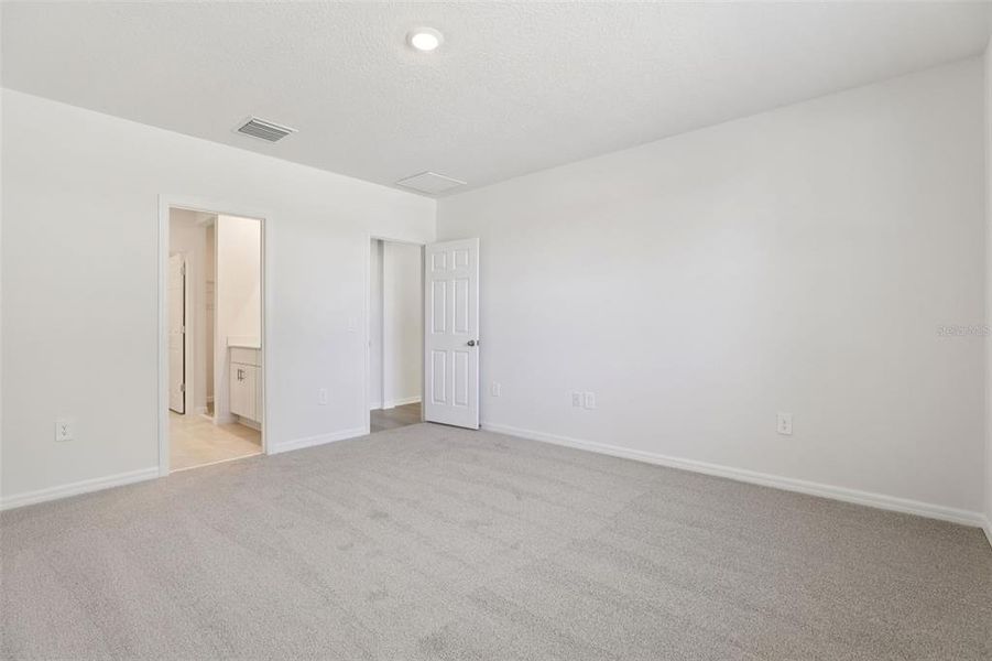 Spacious, unfurnished interior of a new home in Bradbury Creek - Signature Series, Haines City (Image 30).