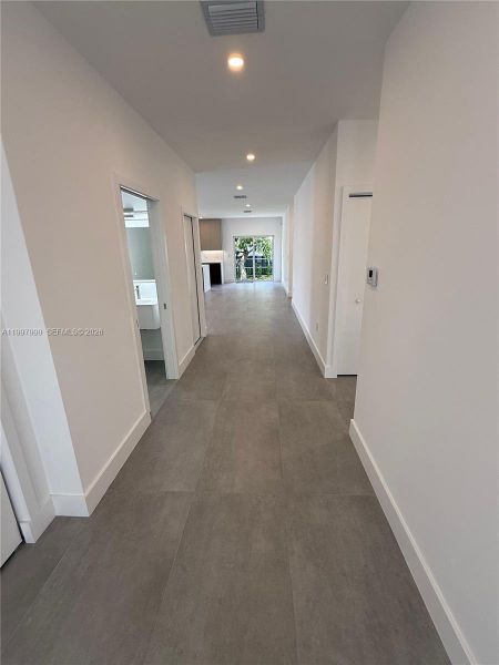 Spacious, unfurnished interior of a new home in , Miami (Image 19).