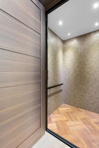 Elevator Elevator