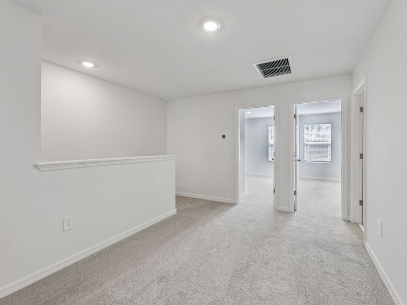 Spacious, unfurnished interior of a new home in Cagan Crossings West, Clermont (Image 9).