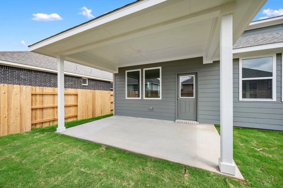 Exterior details and patio area of a home in La Cima, San Marcos (Image 4).
