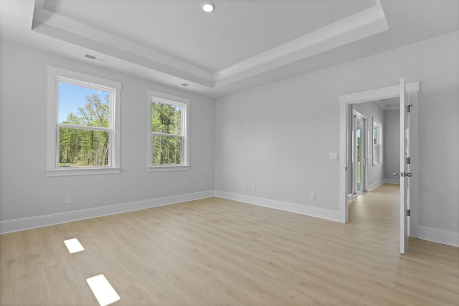 Spacious, unfurnished interior of a new home in Sheep Island, Summerville (Image 20).