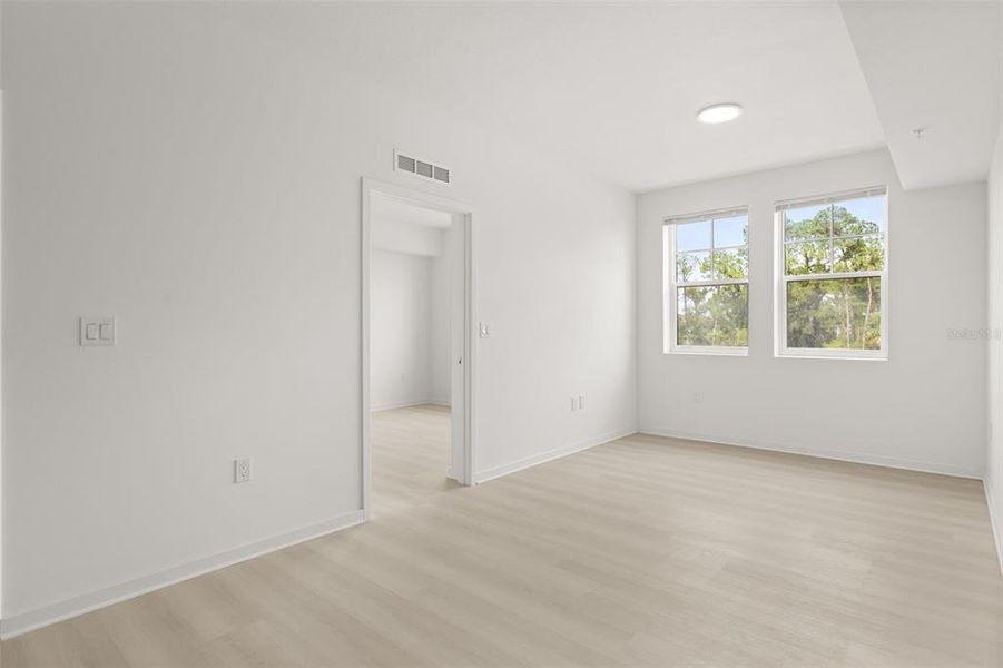 Spacious, unfurnished interior of a new home in , Orlando (Image 14).