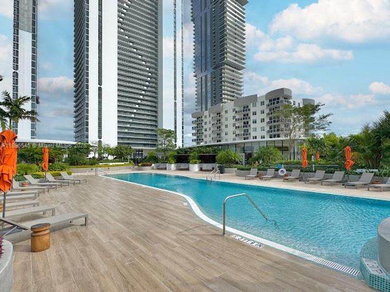 Condo located in Miami, FL showcasing its design and architecture (Image 4). Condo located in Miami, FL showcasing its design and architecture (Image 4).