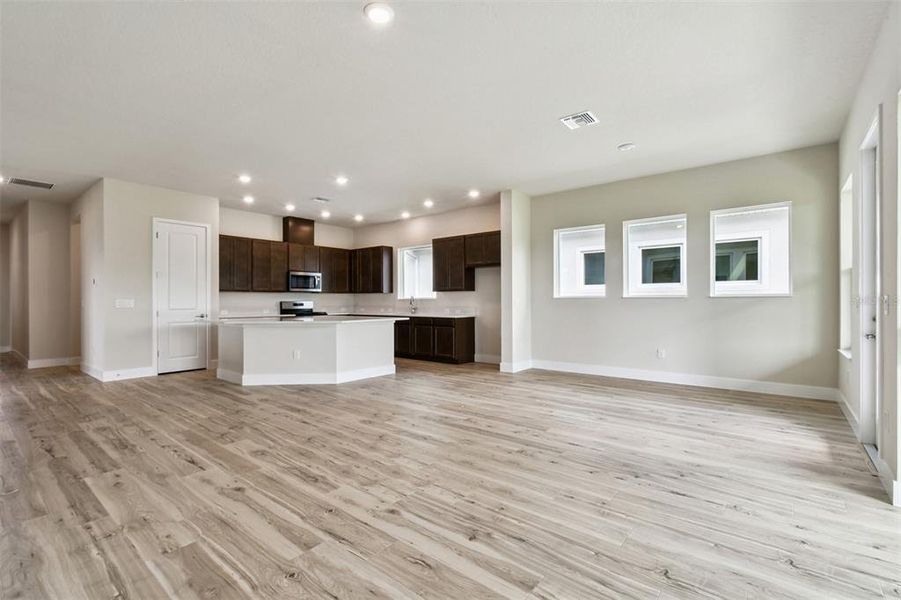 Spacious, unfurnished interior of a new home in Waterset Classic Series, Apollo Beach (Image 17).