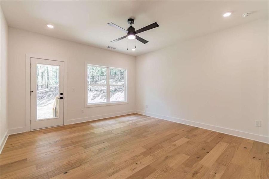 Spacious, unfurnished interior of a new home in , Gainesville (Image 24).