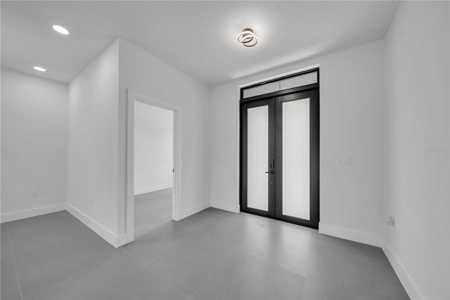Spacious, unfurnished interior of a new home in , North Port (Image 15).