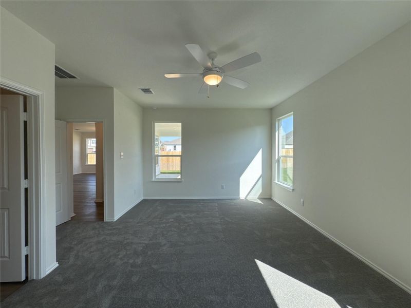 Spacious, unfurnished interior of a new home in River Bluff, Leander (Image 21). Spacious, unfurnished interior of a new home in River Bluff, Leander (Image 21).