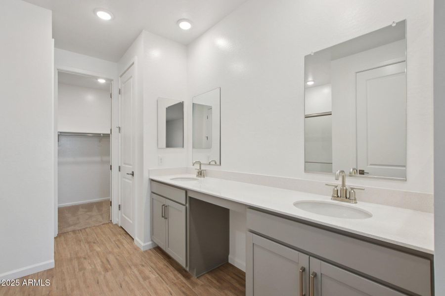 34-web-or-mls-W Brown St-S2708-034