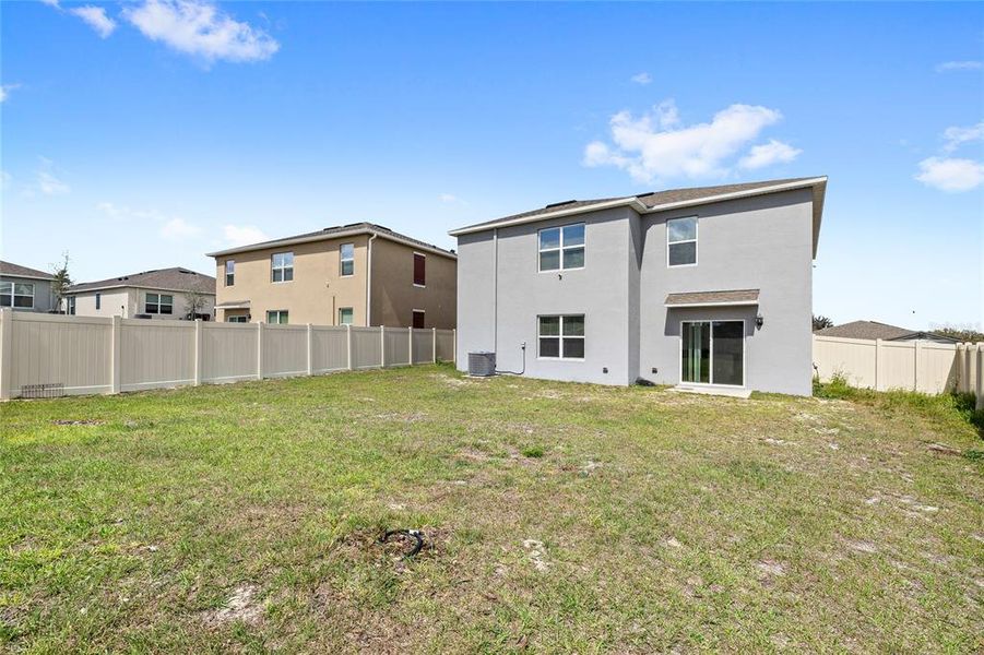 Exterior details and patio area of a home in Eden Hills, Lake Alfred (Image 27).